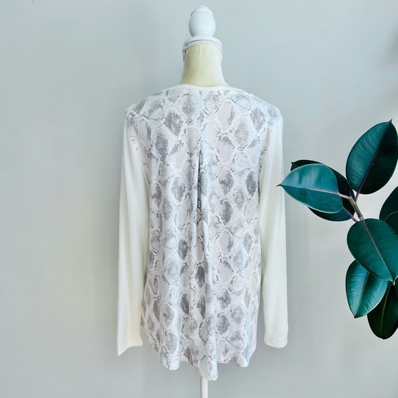 Bobeau Women's Amie Brushed Pullover Knit Sweater in Sand Snake - Picture 4 of 6